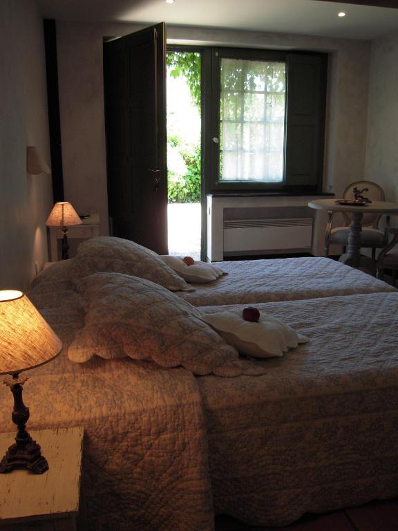 Les Demoiselles De Ladoix Bed & Breakfast Room photo